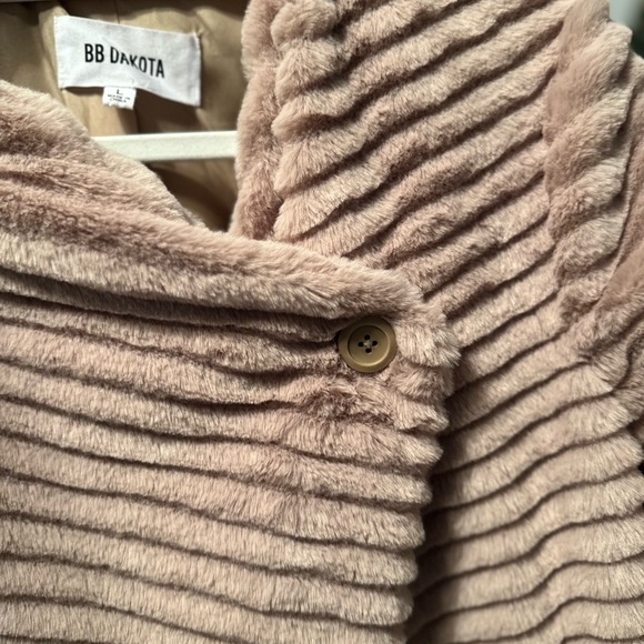 BB Dakota Tan Faux Fur Jacket - Picture 4 of 7